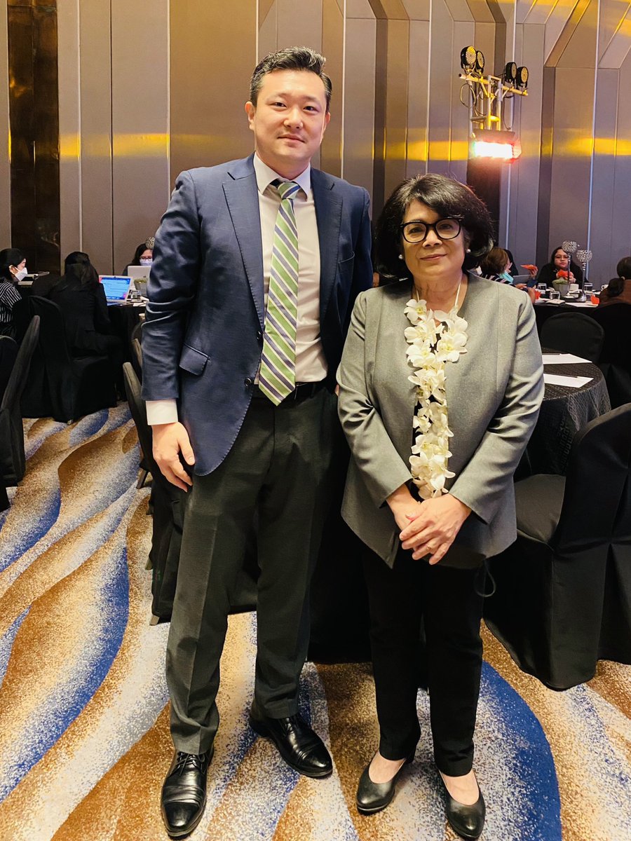 JuhernKim's tweet photo. Pleased to greet the Chairwoman-designate of the @CCCPHL Hon. Antonia Yulo-Loyzaga @DENROfficial and Congressman Edgar Chatto from Bohol province w/ Vice Chairman and Secretary @RobertEABorje @ #CCCWeek2022 Look forward to join forces for more concrete actions! @GGGIPhilippines https://t.co/EjShkg89xO