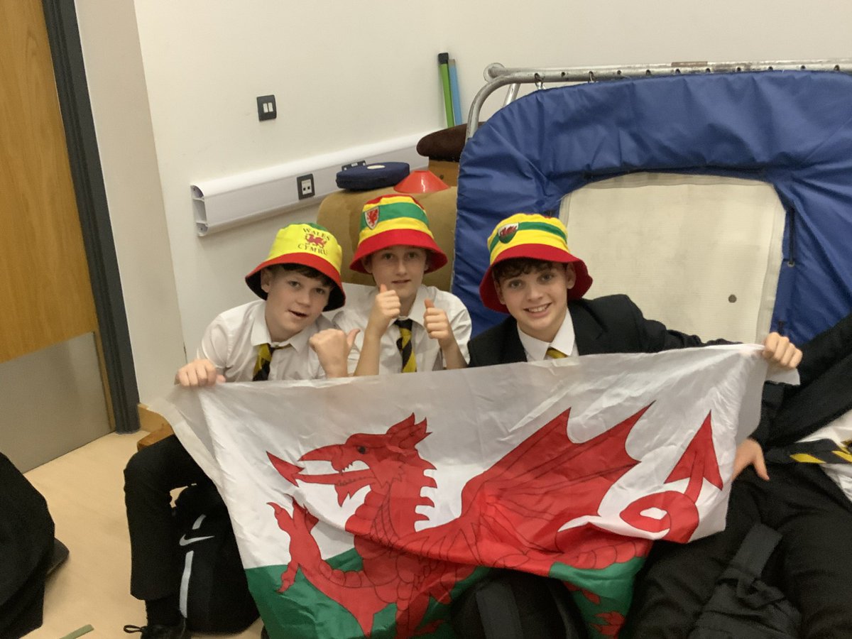Our year 7’s we’re amazing watching #WALIRN  not the result we were hoping for but history was made!   @ACS_Sport @AberdareSchool