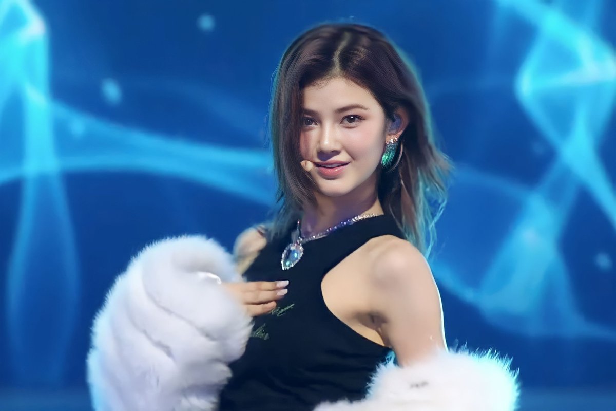 loveshujisoo's tweet image. GIRL WTF LOOK AT HER!!! DANIELLE IS SO FCKING DAMN PRETTY ON HER NEW HAIR HOLY COW!!! SLAY SO MUCH MADAM! 😭😭