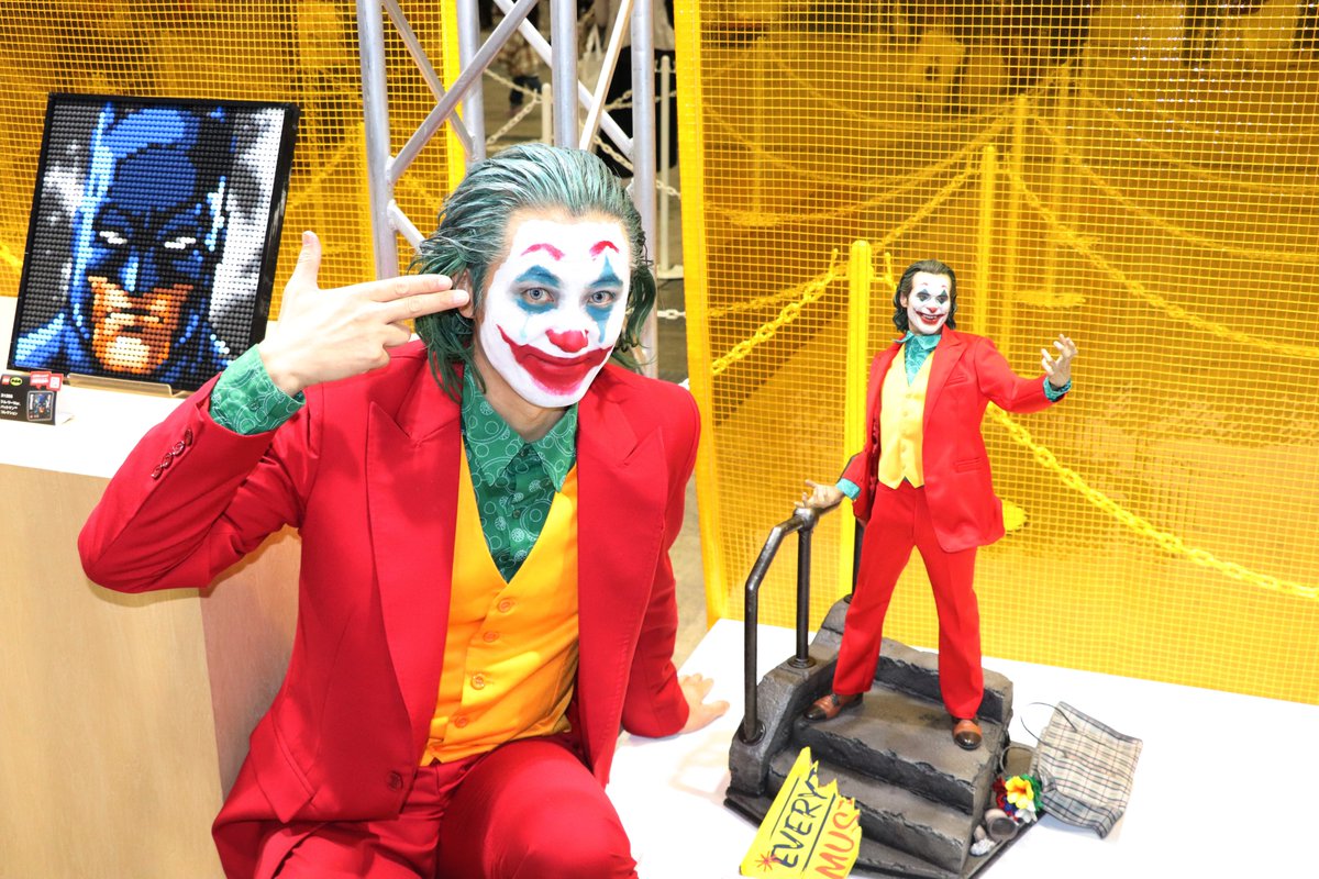 Prime1Studio's tweet photo. ／
💥TOKYO COMIC CON 2022💥
＼

COSPLAY PHOTO📸
「#ジョーカー」
「#ハーレイ・クイン」
「#ナイトウィング」
「#ベイン」「#タロン」

ゴッサムのストリートを連想させる
#DC ブースにも大注目🚨

#DC #dccomics #prime1studio
 #東京コミコン #TokyoComicCon #tcc https://t.co/IzdAFIVrWm