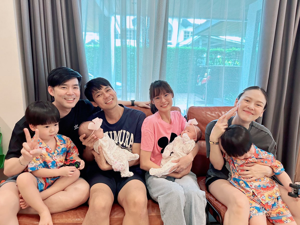 แวะมาหาน้องแฝด น่าร๊ากมาก และขอบคุณข้อมูลอันเบื้องลึกจากม๊ามี๊ออย🤭 วันหลังแวะมาหาใหม่นะ☺️❤️