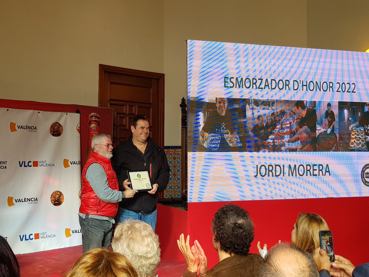 comoju's tweet photo. Distintivo Esmorzador d’Honor #CacaudOr @CulturaAlmuerzo #LaCulturaDelAlmuerzo: #DretAEsmorzar @DretUV, #Ruta99 @generalitat, #Fiescrem @XeracoAjuntamen, El Cullerot Sociedad Gastronómica y el chef Jordi Morera @lacuinademorera #PremisCacauDOr https://t.co/EMh8mw61YD