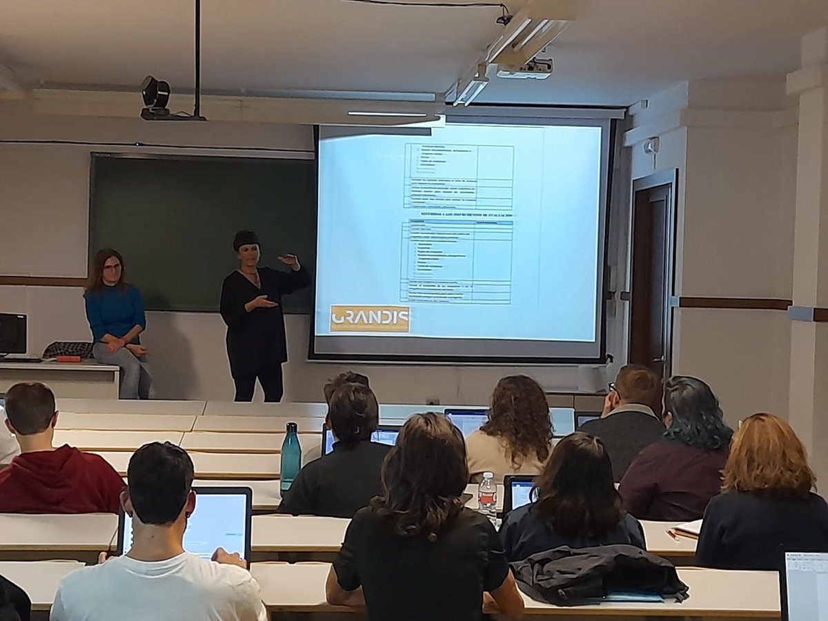 Seguimos con nuestra labor de formar a los futuros profesionales de la educación. Puri Checa, profesora de Ciencias de la Educación nos invitó a impartir una charla sobre dislexia en el MAES. 

#dislexia #dyslexia #dyslexic #dyslexicproblems #dyslexiceducation #dyslexicexperience