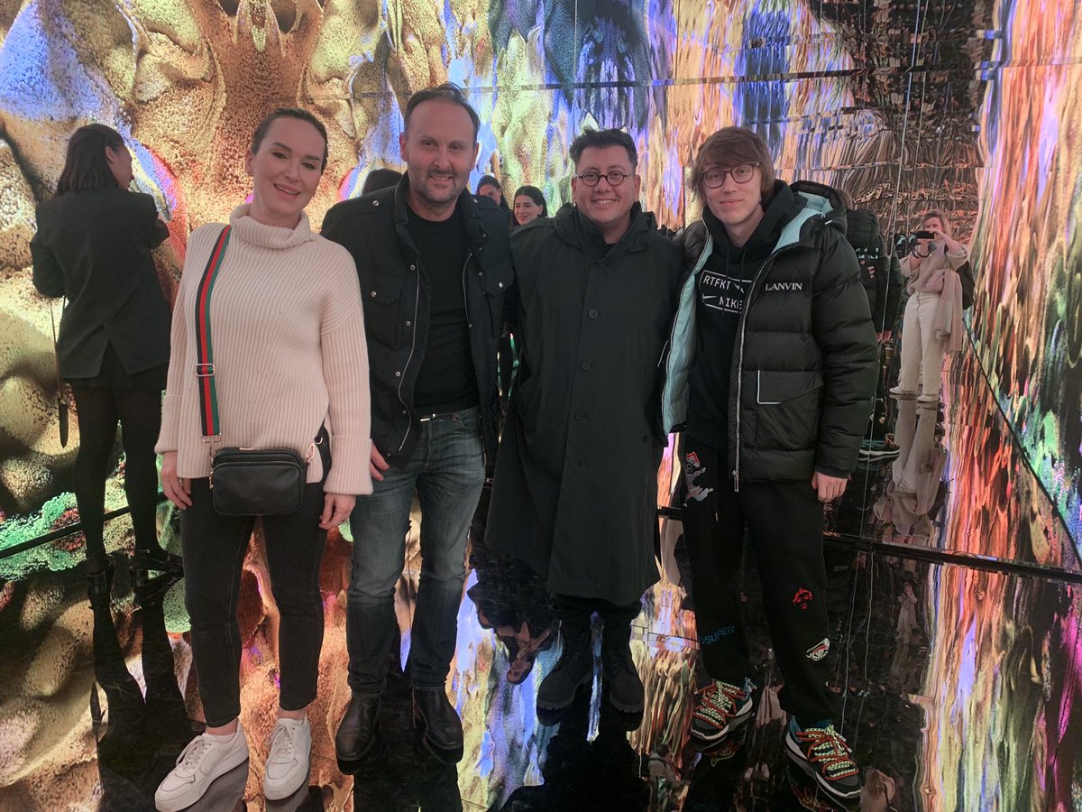 GemmaBNFT's tweet photo. Thank you to @refikanadol for showing a few of us around your amazing Serpenti Metamorphosis exhibition @saatchi_gallery for @Bulgariofficial. Loved the immersive scent, sound and visual experience 🔥 https://t.co/e7nqUY4E7p