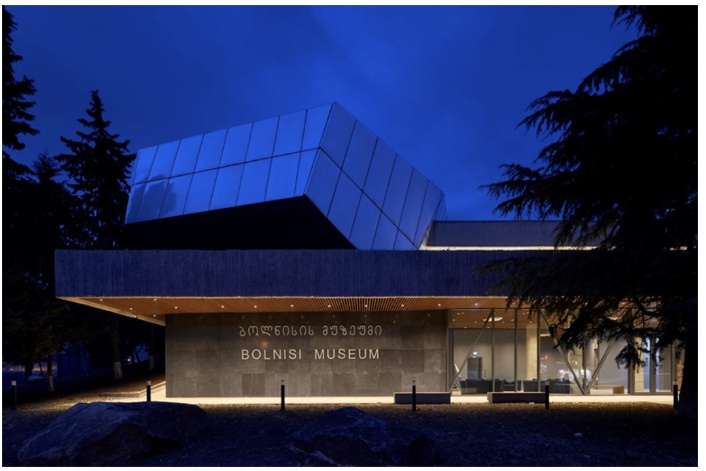 HansGutbrod's tweet photo. in case you are still looking for plans this or next weekend in #Tbilisi -- go visit the #Bolnisi Museum! It's magnificent. It charts the longest journey of humankind you can see (at least outside Africa), from #Dmanisi finds & sabretoothtiger. 1/ https://t.co/RjS2VGZgqF