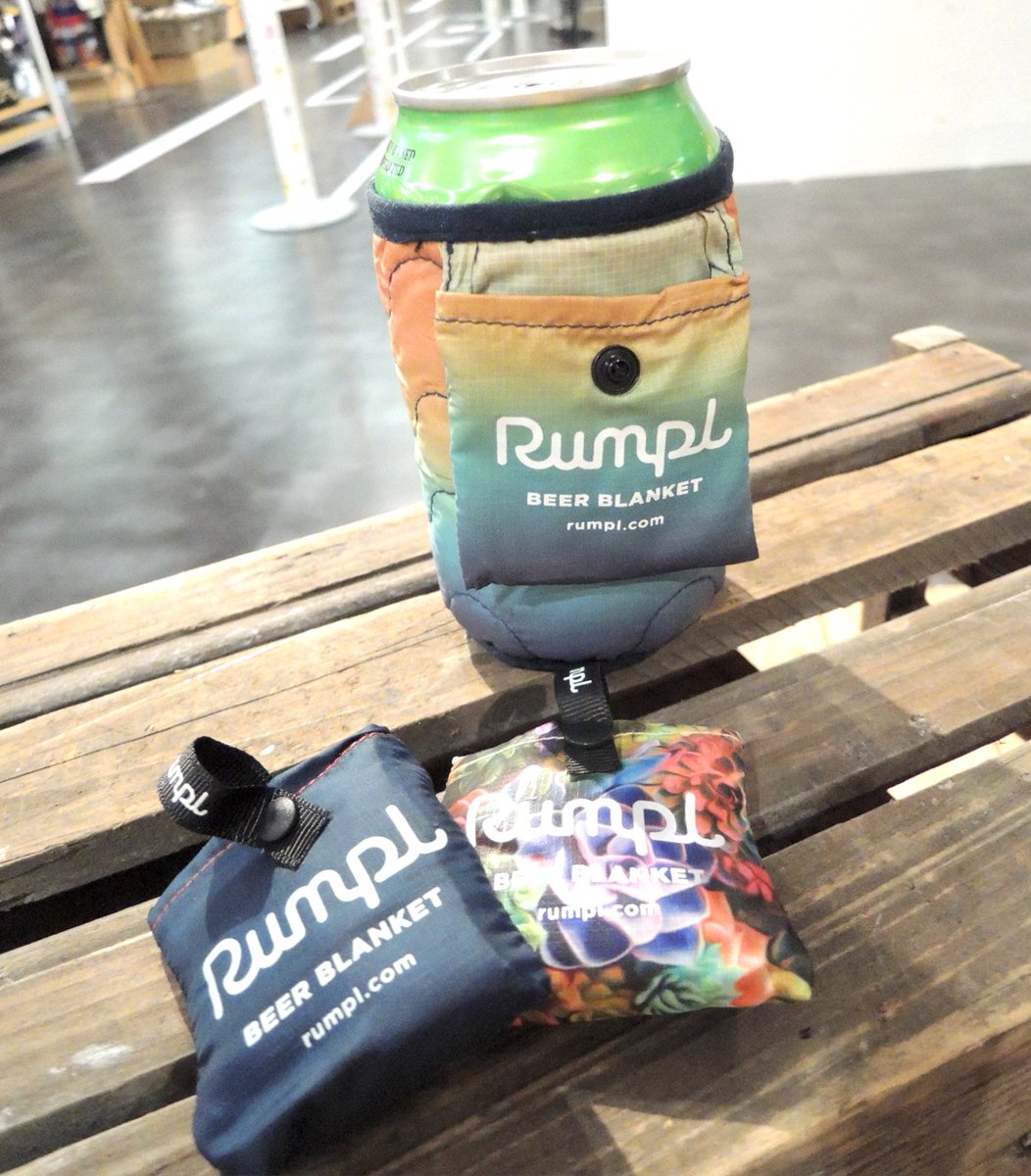 LOFT_SHIBUYA's tweet photo. \いつでもどこでも/
👉#Rumpl (ランプル)
羽織る・掛ける・敷く・飾るなど
あらゆるシーンで使える
アメリカ発の #ブランケット です🏕✨
丸洗いOKでお手入れも簡単😉
下記期間中、お買上げ1点につき
缶スリーブを1個プレゼントします🎁
■11/26(土)~12/25(日)
※なくなり次第終了します。
◇5階 https://t.co/fyKcUwmmfq