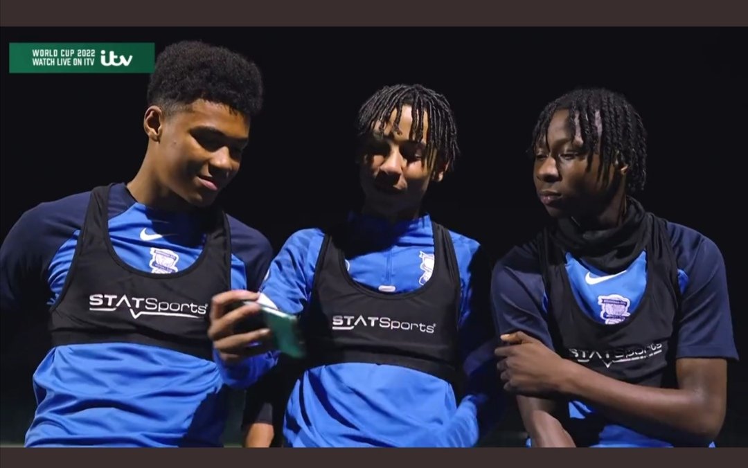 While watching the England coverage last night, it was great to see a couple of familiar faces and former district players discussing the impact @BellinghamJude has had on their development. Well done Tyrese and Romelle! @SBPSFA @ESPSFA #WeAreBrum