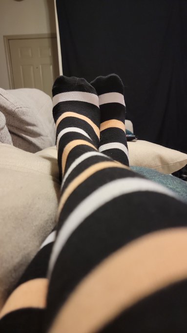 Should I start selling and posting feet pics on here and my fansly? I think they look cute.  🤔 #feet<a href="/tag/feet"class="tags"><span>#feet</span></a><a href="/tag/sellingcontent"class="tags"><span>#sellingcontent</span></a><a href="/tag/fyp%E3%82%B7viral"class="tags"><span>#fypシviral</span></a>
