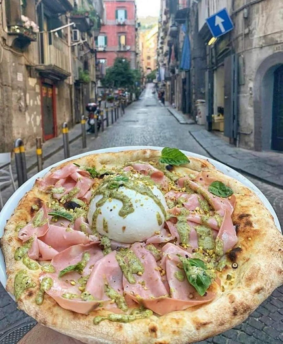 MadScientistFF's tweet photo. First thought when you see this pizza? https://t.co/mS10cIHH3k
