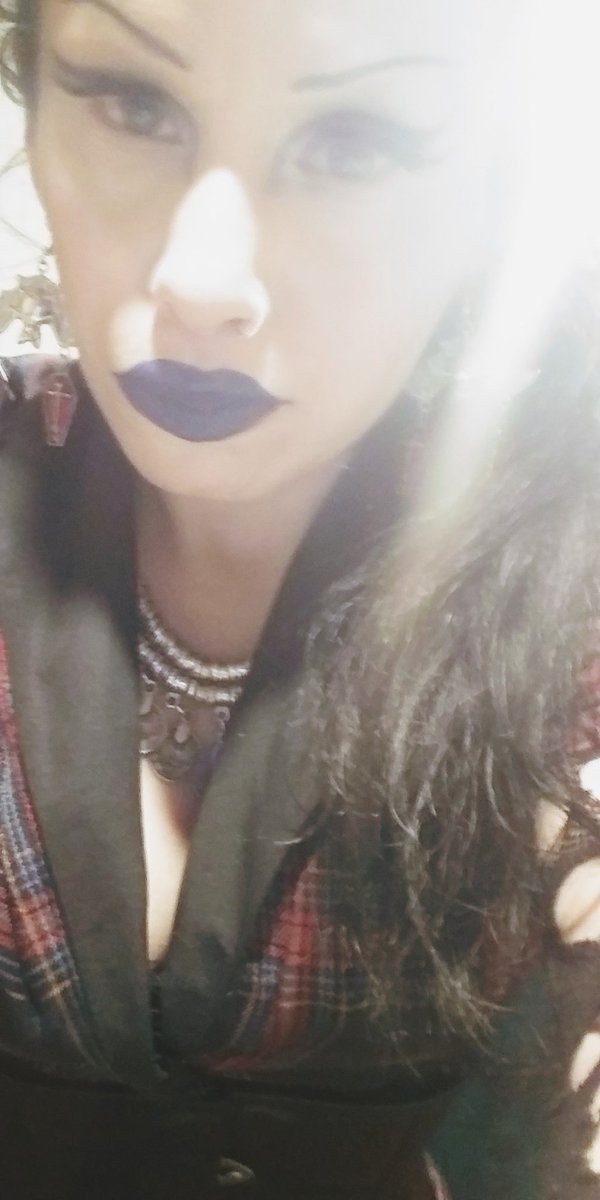 ghastlycrumb_dj's tweet photo. When you are a #dinogoth you graduate to Delia Deetz status apparently. Rawrπ€π¦π¦πΈοΈ https://t.co/7v36FPRVLw