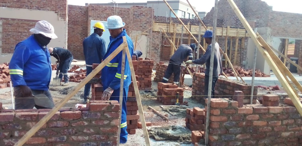 *Thread*

You want to Build or do Extension ,We can turn your Vision into a reality 💯 whatsapp us on 📱 067 2945 538/email 📧 info@matekoconstruction.co.za

Best Regards
#Ad