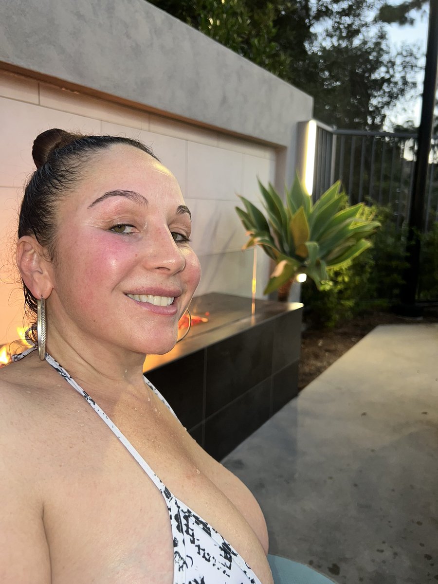 MsJewellMarceau's tweet photo. Join me by the fire pit! No cuddles, but I challenge you to walk across the hot rocks swiftly without spilling your cocktail & lighting yourself on fire while I giggle first before helping you! π«’ #sadisticfantasies #amusingMyself https://t.co/afL6xq9otw