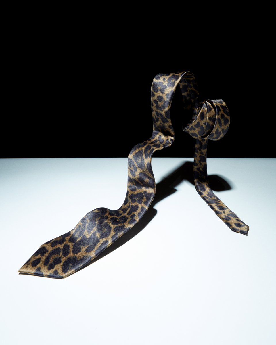 hmqatar's tweet photo. Adding this to a basic suit will make it wild. #HMMan
أضف لمسة مُلفتة إلى إطلالتك الرسمية مع ربطة العنق المميزة بنمط جلد الفهد. #HMMan https://t.co/6SQB86frQl