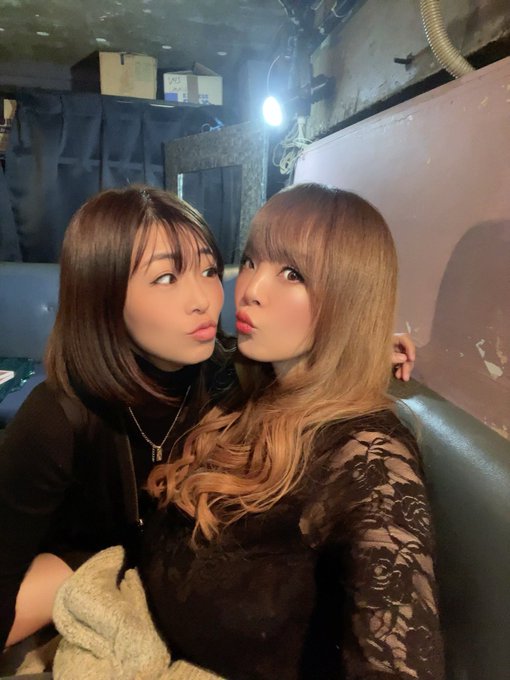 少しの時間だったけどありがとうございました💗なんだろ、久々に会うファンの方見たらホッとしました☺️☺️ありがとう💛💛 遠方からもありがとうございました🫡 名前がすぐに出てこずごめんなさい！でも認識してます！w 本当にありがとう^_^ささ、20周年おめでとう❤️チャチャキーホルダーありがとう💗