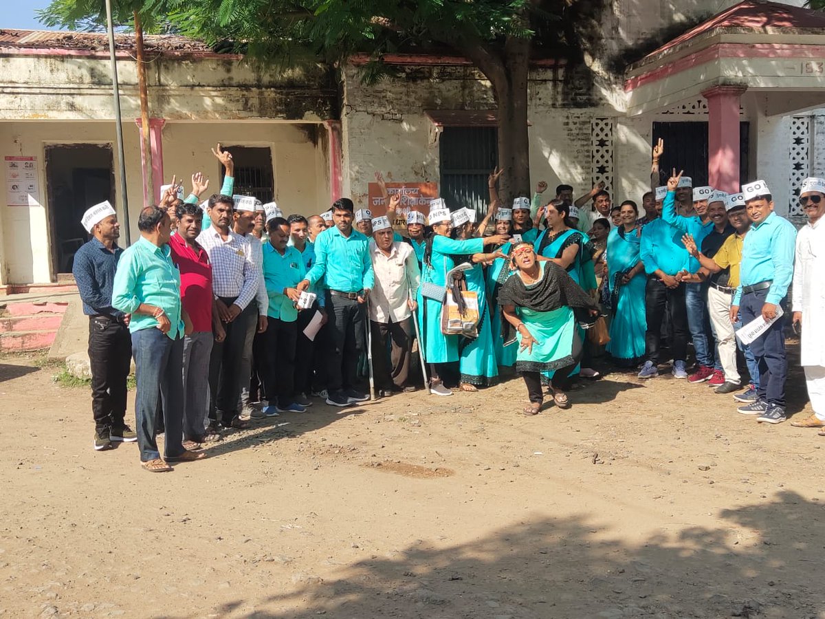 संघर्ष की रात जितनी ज्यादा अँधेरी होती है,
सफलता का सूरज उतना ही तेज चमकता है।
#ConstitutionalRightOPS
<a href="/narendramodi/">Narendra Modi</a>
<a href="/nsitharaman/">Nirmala Sitharaman</a>
<a href="/ANI/">ANI</a>
<a href="/ravishndtv/">ravish ndtv</a>
<a href="/Aamitabh2/">Amitabh Agnihotri</a>
@AmrikFanpsr
<a href="/IndianIref/">IREF (Indian Railway Employees Federation)</a>
<a href="/FrontNps/">FANPSR/IREF</a>