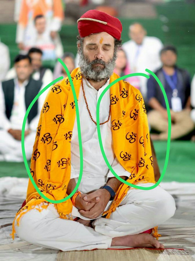 iamkhudrang's tweet photo. @smritiirani ma'am aapse bas itana sa saval hai ki textile minister kaise bani thi aap, jab ki aapko kapdo ke basic design ka bhi nhi pata. 

#RahulGandhi #BharatJodaYatra #BharatJodoYatra #संविधान_दिवस https://t.co/QZ89lzxp9i