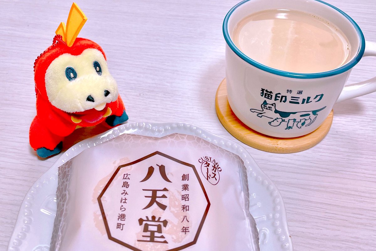 ホゲちゃん、貰い物のクリームパンだよ🥯 