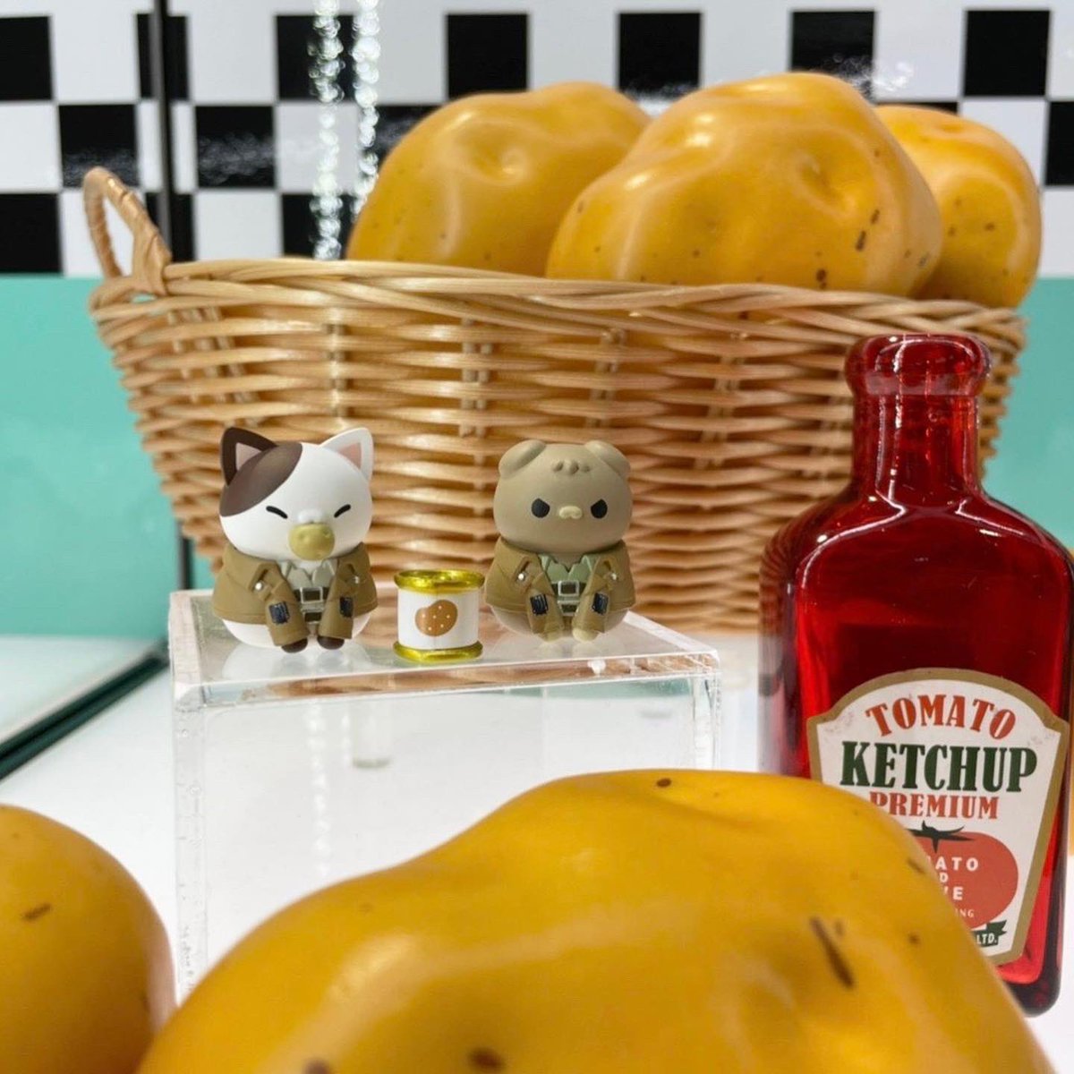 Megahousejp's tweet photo. 🔊【#MegaHobbyEXPO report】
We are displaying #megacatproject
Attack on Titan Attack on Tinyan
with bunch of potatoes!🍟
#attachontitan https://t.co/wV7eGcvovM