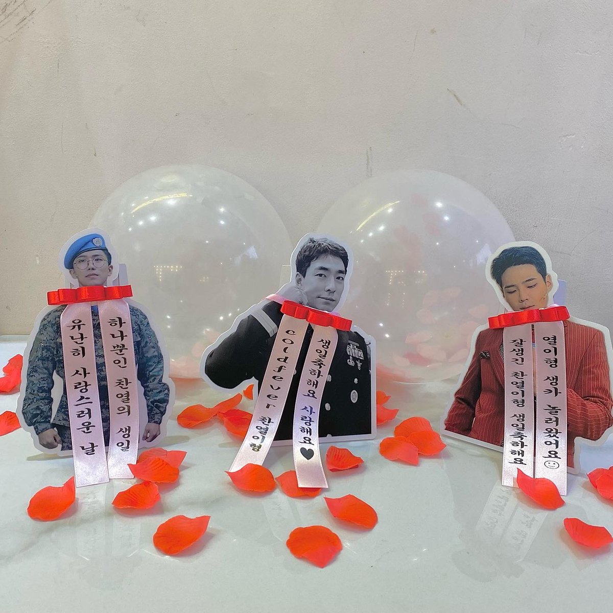 supercoffeeap's tweet photo. 안녕하세요 압구정로데오 슈퍼커피입니다😊

오늘 찬열님의 생일 11.27일 축하합니다~! 카페에서 축하를 진행하고있습니다.

눈으로만 담기 아쉬워 사진으로도 올려드려요📸👍

주최자님이 정성껏 준비한 생일축하 보러오세요🙇💜

#사랑스러운_찬열이가_영영_사랑받길
#Love_you_chanyeol_mean_it https://t.co/PY7Gvtrdw4