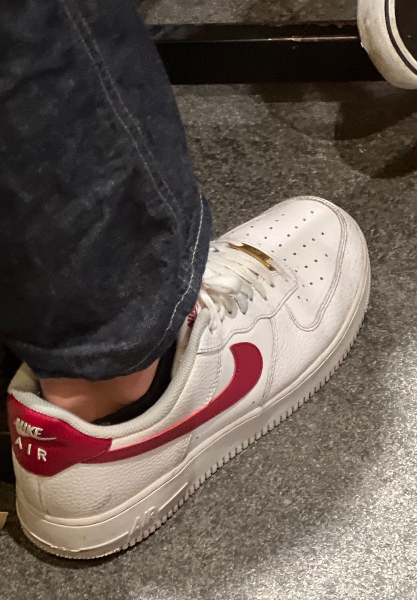 となりが大学野球部

高校時代の球児狩りの話してたっぽい
気になりすぎ