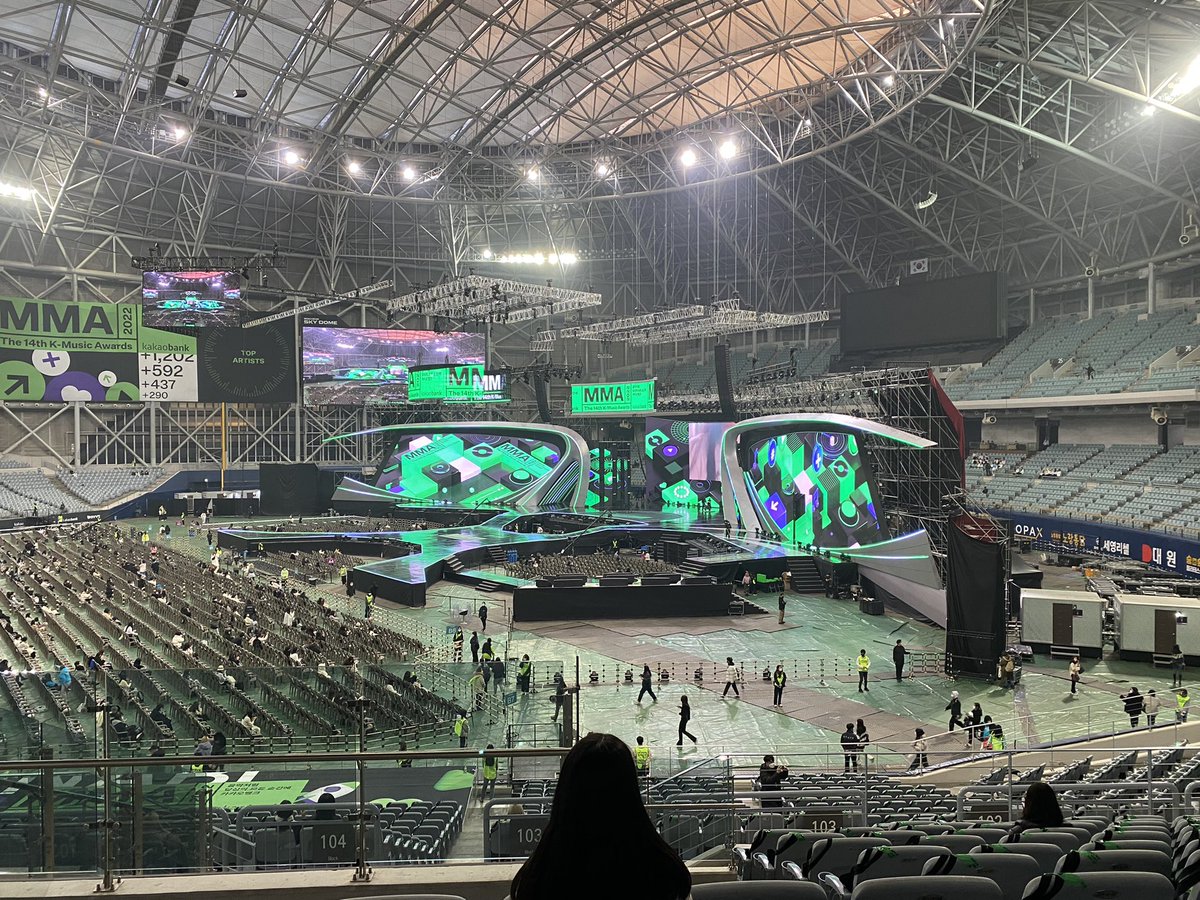 T_jeee_'s tweet photo. 고척 201구역 맨 끝열 시야•••

줌X                                    실제시야

고척 하나님하이파이브석만 생각해서 그런가
생각보다 시야 진쫘 좋음..!!🤍
#MMA2022 https://t.co/C0zTlQ2kN2