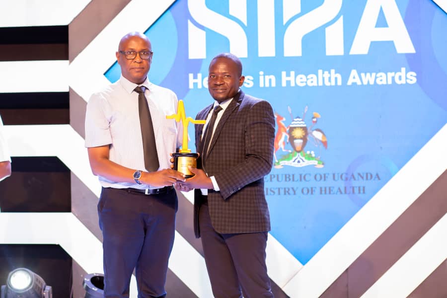nmsuganda's tweet photo. And the award for Transport and Logistics goes to...
@NMS_ED Moses Kamabare presents the award for Transport and Logistics to Richard Ettanu
Congratulations Mr. Ettanu for your diligent service to #Ugandans
#HIHA2022
#ChatwithNMS
#NMSPassionateAboutYourLife
#HIHAEVENT2022 https://t.co/aq0nakG5Sc