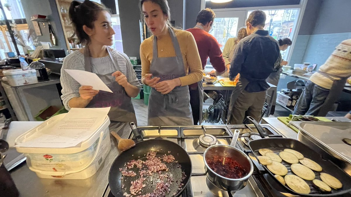 We had a lot of fun cooking our own Christmas dinner. The cooking 🧑‍🍳 worship was a big success. Thank you #Passionfood_Leiden for this nice experience #HCSC #universityofamsterdam #groupactivity