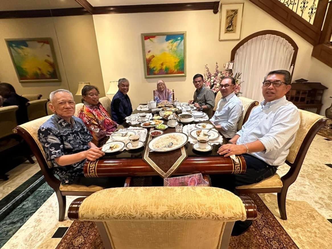 Dah nampak tak siapa PM sebenar???