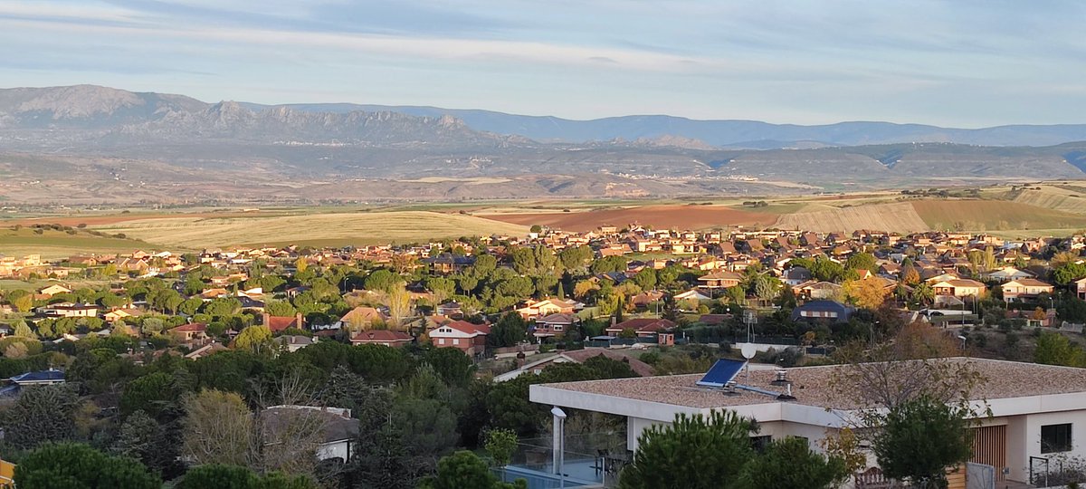 SergioGlezGV's tweet photo. Paseíto mañanero con Madrid al fondo y la sierra a mí ladito, soy un privilegiado.
Buenos días!!! https://t.co/o2XcDkSUyT