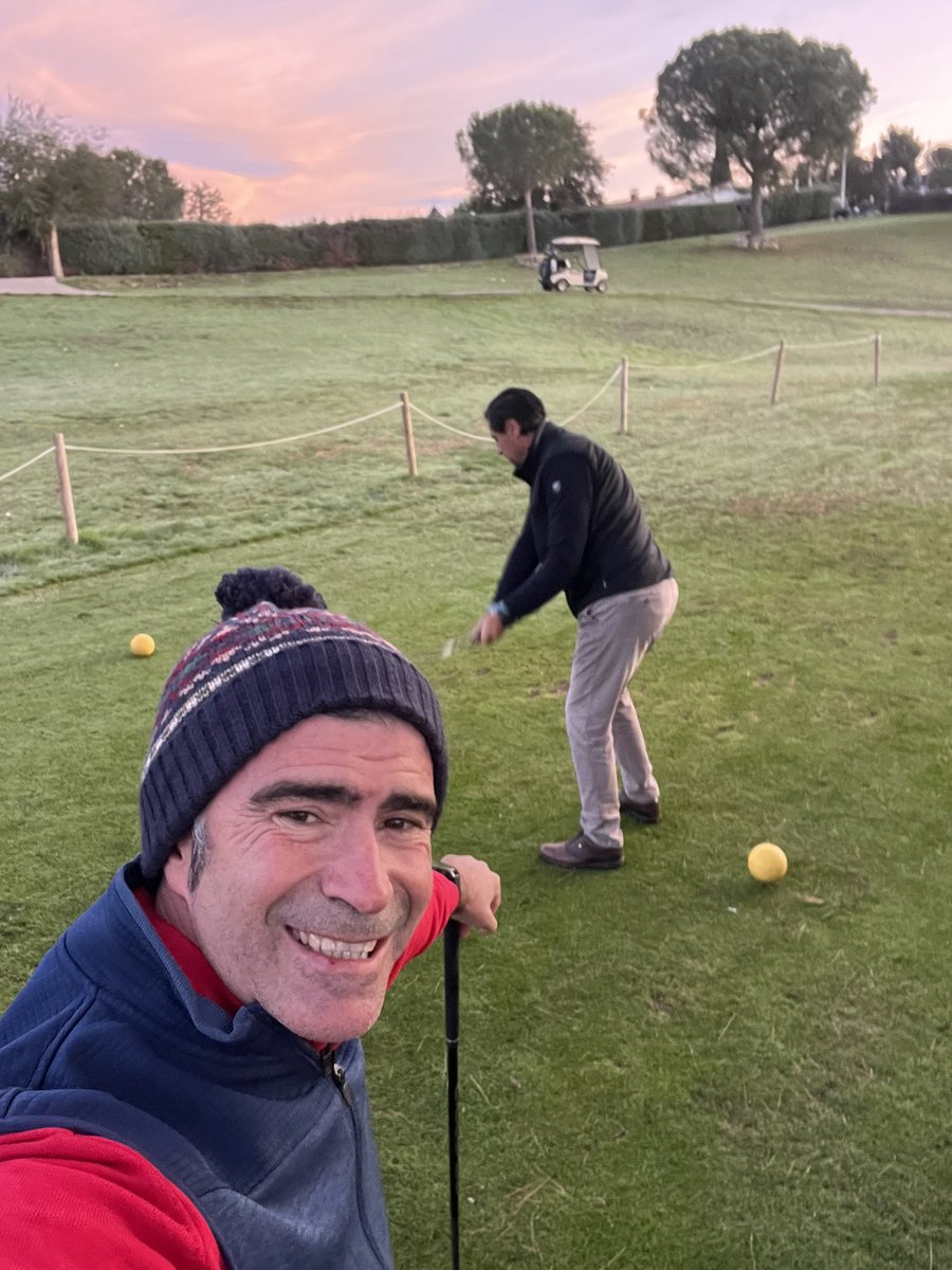 esteban_pacios's tweet photo. Primer día de frío 🥶 de verdad en @rcgolflasrozas #lasmatas #golf
Hoy sólo con un #compinche @JIFdezRubio
Vamossss https://t.co/DbWquFk7hk