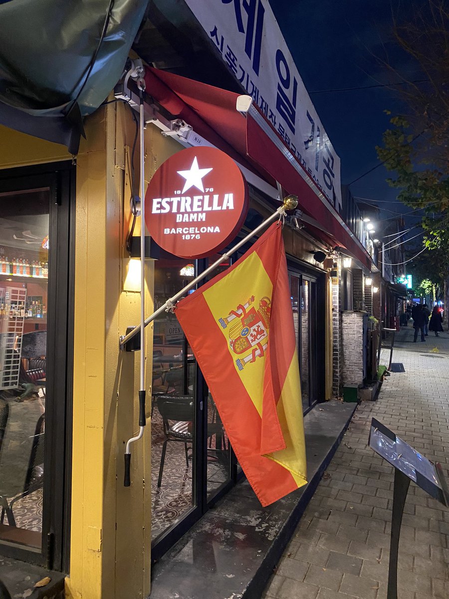 JaewooandKorea's tweet photo. Mullae in Seoul. Beautiful streets and fancy restaurantsโบ๏ธ+ I met my student hehe!
#Seoul #mullae #๋ฌธ๋์ญ #restaurants https://t.co/TpHlZXKF3b