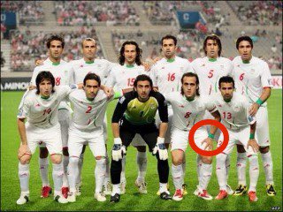 Saraw18i's tweet photo. از اين به بعد هر كصكشي گفت علي آقا قبلا كه به نفعش نبود كاري نميكرد اين عكسو بكنين تو چشمش … 

#مهسا_امینی https://t.co/ekZadxPw2P