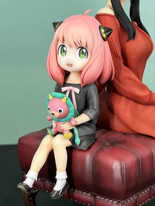 入り口すぐにあったヨルさん&amp;アーニャのフォージャー親子。今までのフィギュアと比べても大人しめのアーニャがいい(^^)#SPY_FAMIRY #ワンホビG 