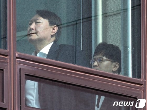 ＂尹 말로만 엄포놓지 않는다＂ 용산 이틀째 '초강경 카드' 경고 (출처 : 중앙일보 | 네이버 뉴스) naver.me/FeCevjOl
구한말 흥선대원군이 당시 세도가문의 지지기반이였던 서원철폐를 하며 했던 말 "백성들에게 해를 입힌다면 공자가 살아온다 해도 가만 안 둘 것" 민노총은 대화로안됨