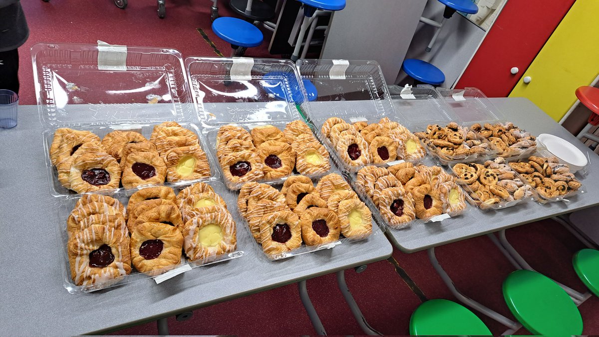 HamiltonAcadY4's tweet photo. Breakfast time at Priory Road! #Y4Sleepover2022 https://t.co/cXfgMO21yv