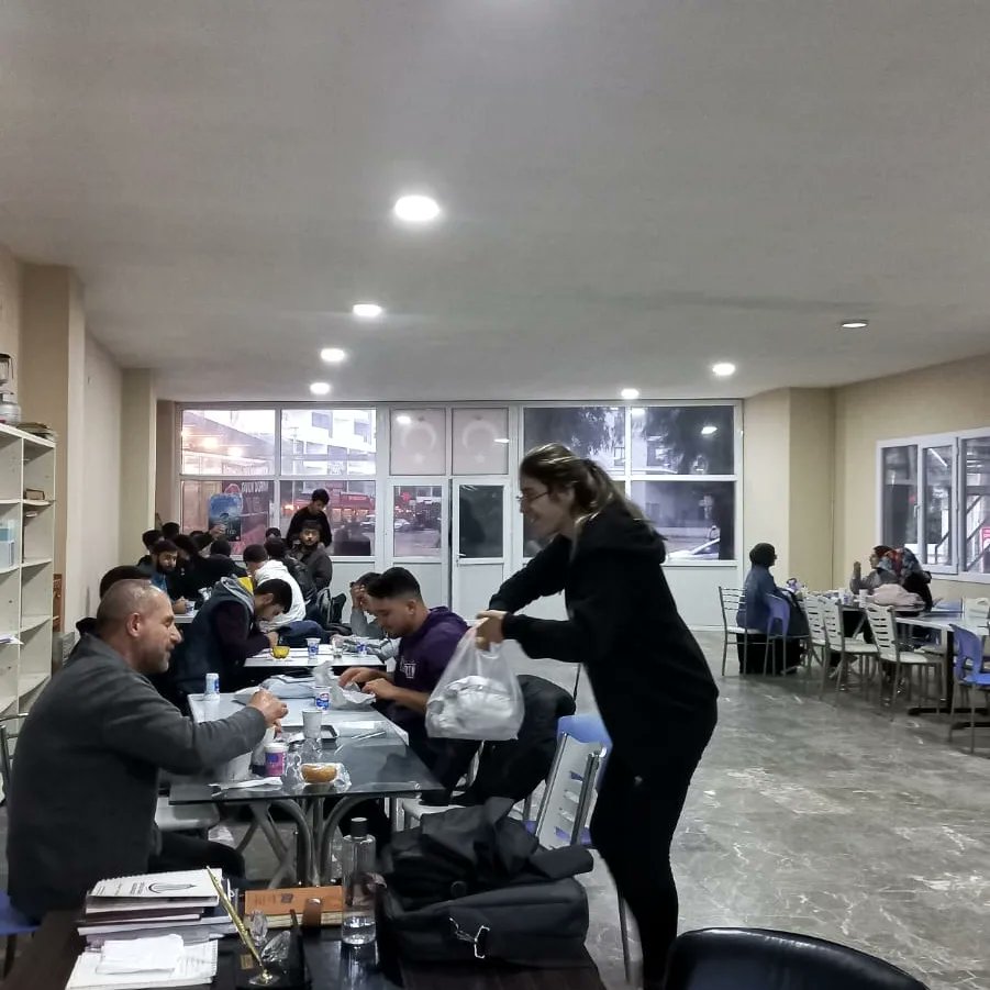Yeniler Topluluğu olarak değerli danışman hocamız Halil İbrahim Eryılmaz'ın katılımıyla yemek buluşmamızı gerçekleştirdik. Katılan tüm arkadaşlarımıza teşekkür ediyoruz. 😊