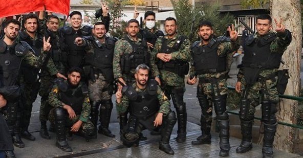 SeppOsley's tweet photo. How dare you form a ✌🏼sign with your despicable, murderous fingers?
May every single bone shatter under the weight of freedom!
#IranRevolution #IdentifyThem https://t.co/xVkamKf7D3