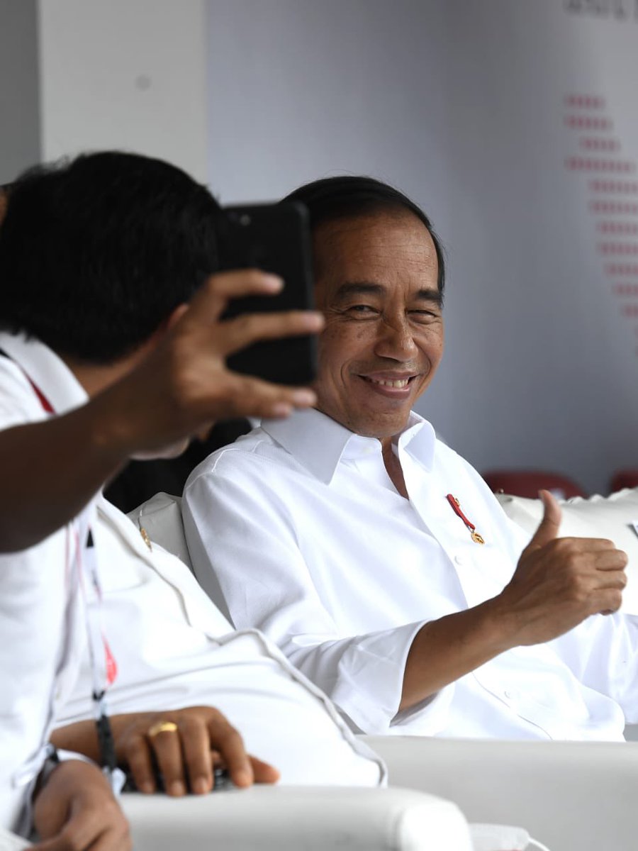 Bahagia itu cukup sederhana, melihat kadrun kejang-kejang setelah pakdhe ngomong soal rambut putih. 🤣