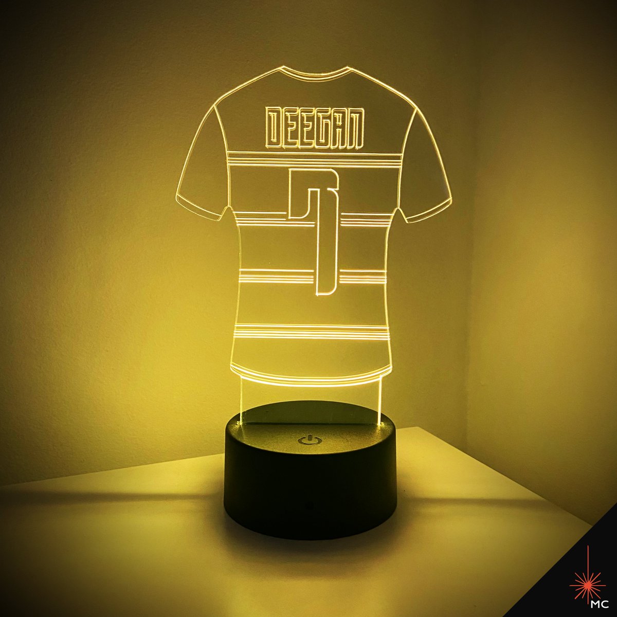 MozemoCraft's tweet photo. Custom 'Deegan #7' Jersey LED Lamp (Rugby League Football) made as a gift for our happy customer's receiver who is a North Queensland Cowboys supporter. 🏉🤠 Thank you to Jillian! 🙌 CREATE YOURS NOW! ⬇️
https://t.co/7j1F1i3TDj

#cowboys #panthers #eels #nrlfinal #nrl #nfl #nba https://t.co/YpQMkEOnDv