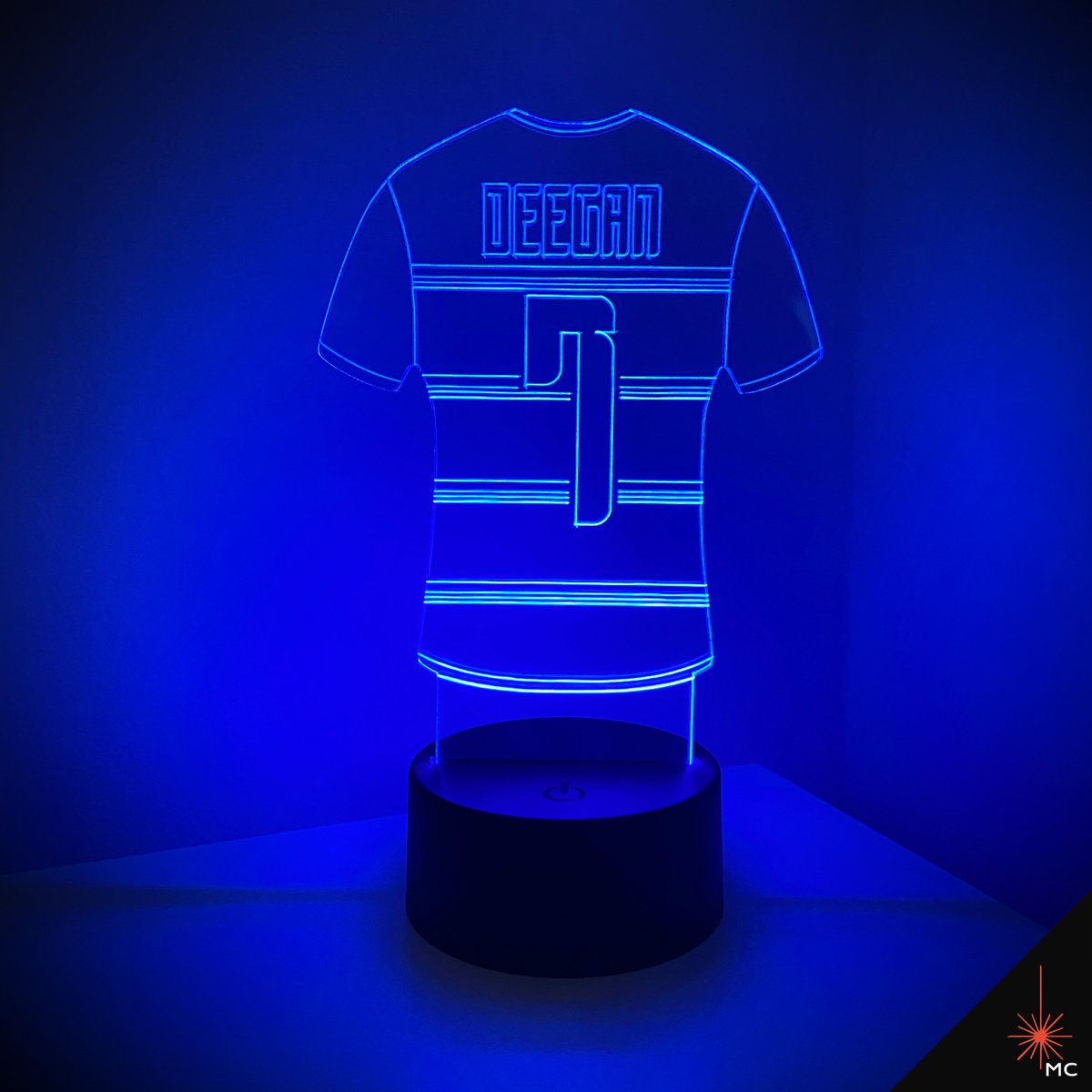 MozemoCraft's tweet photo. Custom 'Deegan #7' Jersey LED Lamp (Rugby League Football) made as a gift for our happy customer's receiver who is a North Queensland Cowboys supporter. 🏉🤠 Thank you to Jillian! 🙌 CREATE YOURS NOW! ⬇️
https://t.co/7j1F1i3TDj

#cowboys #panthers #eels #nrlfinal #nrl #nfl #nba https://t.co/YpQMkEOnDv