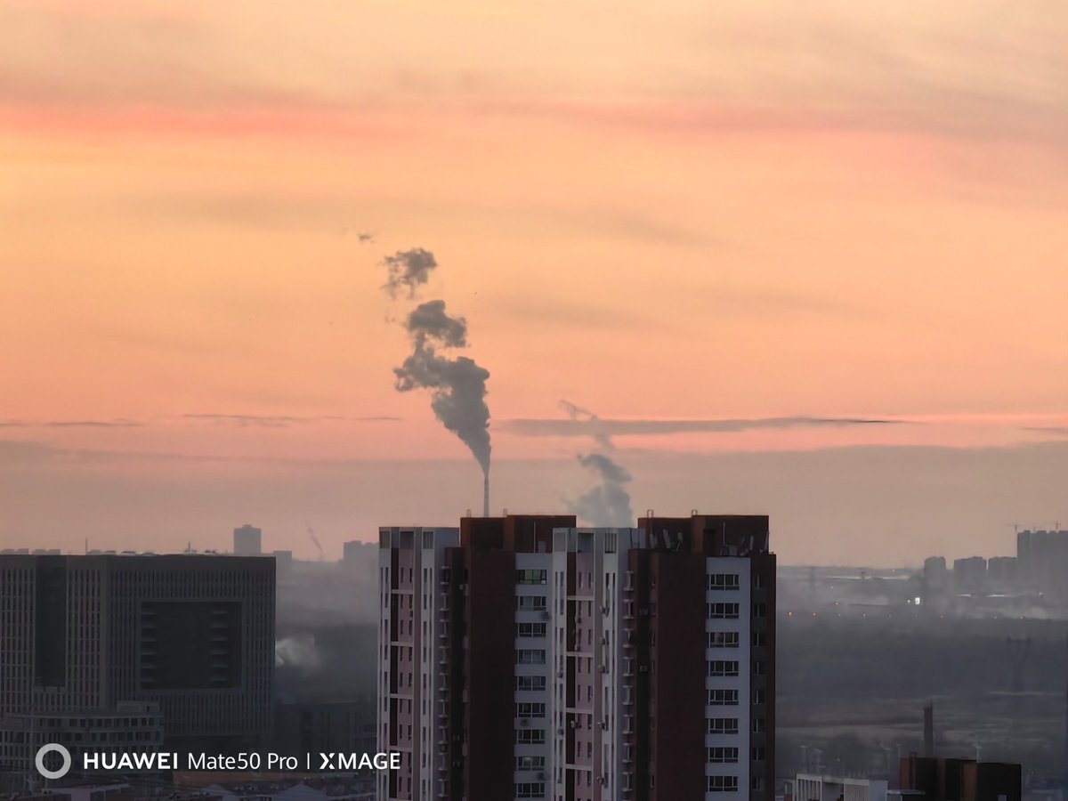 engu_wang's tweet image. The steam from the chimney seems frozen. #ColdWaveAlert