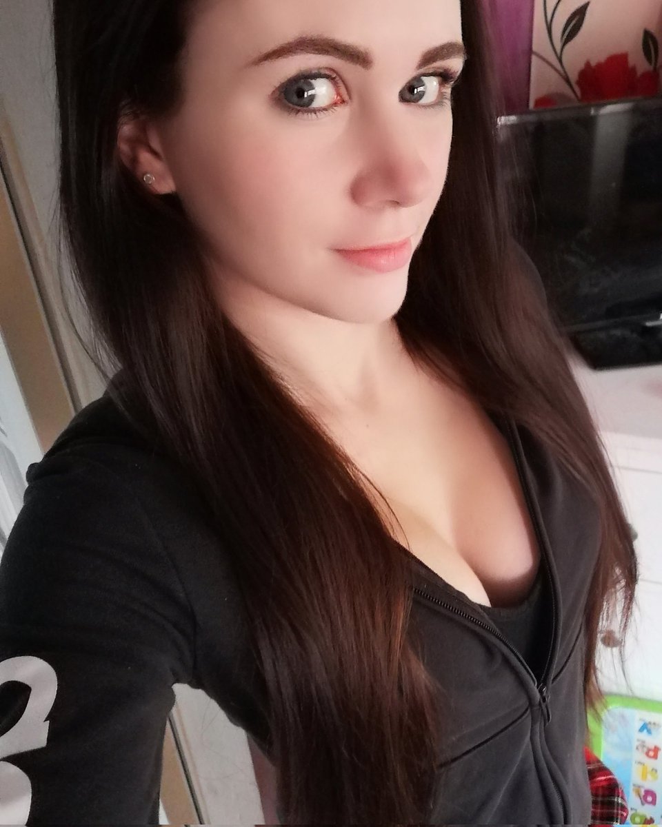 ItBekky's tweet photo. Off out to the football

#selfie #photography #longhair #nofilter #football #goingout https://t.co/IjjS3drAy4