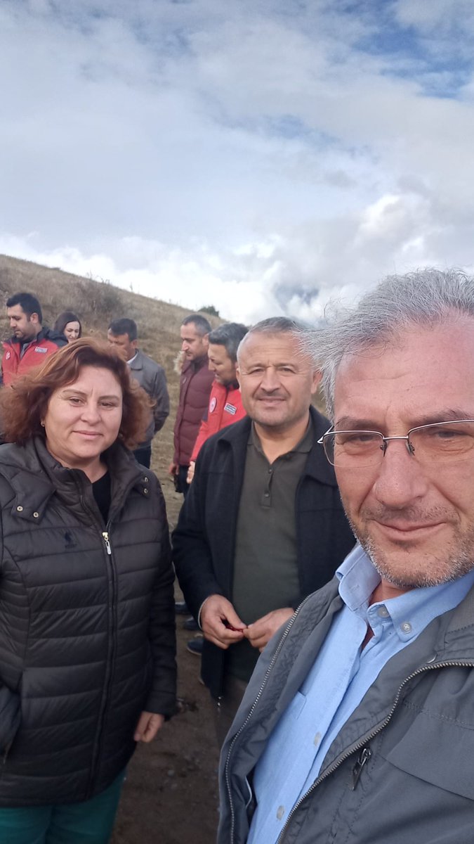 cayemrah_'s tweet photo. Dünya Zeytin günü kapsamında Kavaklıdere ilçemizde düzenlenen Zeytin dikme Etkinl #zeytin #zeytincilik #zeytinyağı #bereketinDevası #Devatarlada #DevaYanında #Yerelindevası #Temizsiyaset #Devapartisi #AliBabacan @devapartisi @mugladeva @DevaKavaklidere
@devayatagan @sedatcetin48 https://t.co/wr7mRaUfXx