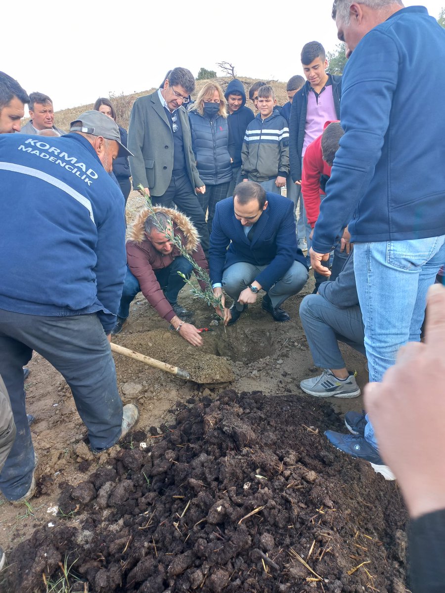 cayemrah_'s tweet photo. Dünya Zeytin günü kapsamında Kavaklıdere ilçemizde düzenlenen Zeytin dikme Etkinl #zeytin #zeytincilik #zeytinyağı #bereketinDevası #Devatarlada #DevaYanında #Yerelindevası #Temizsiyaset #Devapartisi #AliBabacan @devapartisi @mugladeva @DevaKavaklidere
@devayatagan @sedatcetin48 https://t.co/wr7mRaUfXx