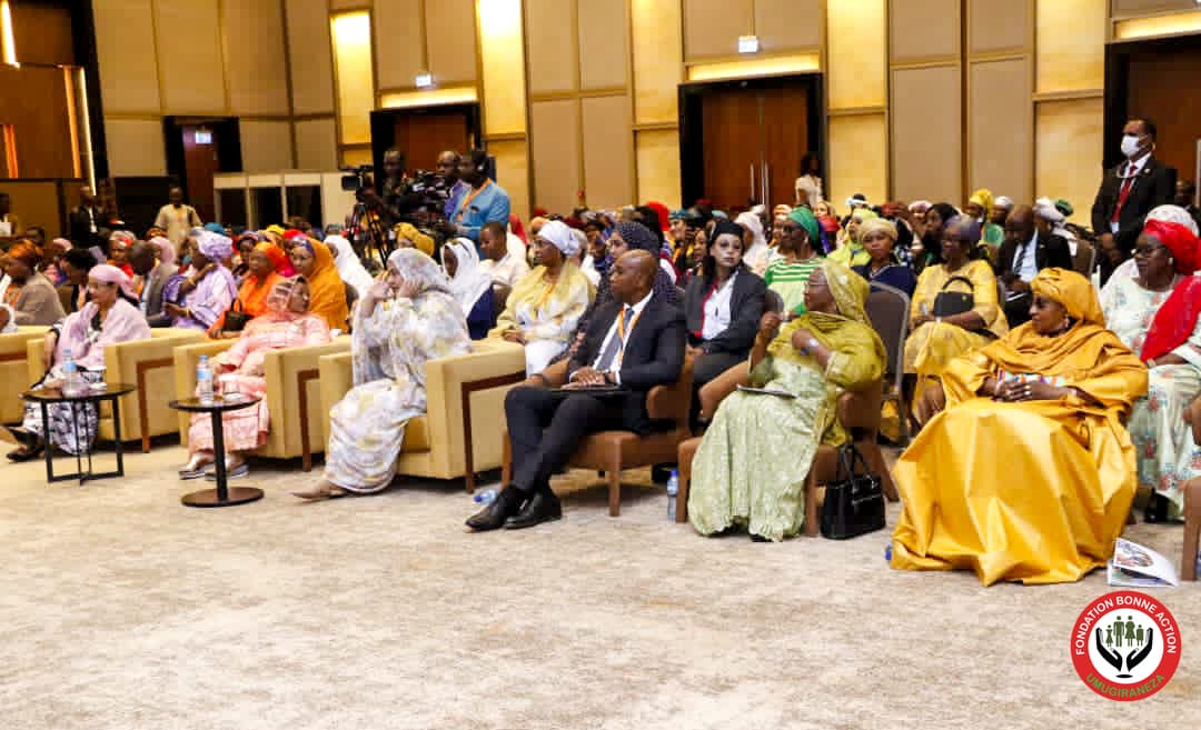 Nos vives félicitations à la Première Dame du Niger pour la bonne organisation du Sommet de Haut Niveau des Premières Dames d'Afrique sur l'utilisation et l’accès aux nouvelles technologies de l'information par les femmes transformatrices, qui vont favoriser leur autonomisation.