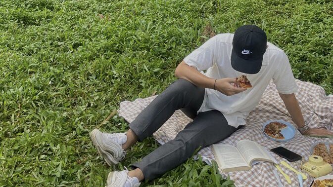 ㅤ

      XERXUS.⠀ UPDATE 
  ㅤㅤㅤㅤ   ㅤ⏱️: 4:58 pm 
ㅤ               
       picnic with her. 🧺 
ㅤㅤㅤ