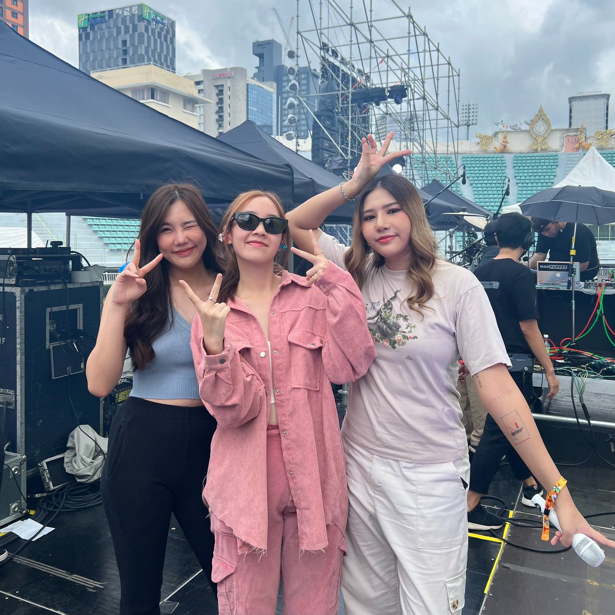 homerunmusicTH's tweet photo. ซาวน์เช็คเสร็จแล้ว! มาเจอกันที่ Monster Music Festival ที่ stage4 เวลา 16.30-17.00 น้าา
#MonsterMusicFestival2022
#RubyTan #CincinIrada
#Puimekster #BellWarisara
#HomeRunMusic https://t.co/dtHXhWMqcV