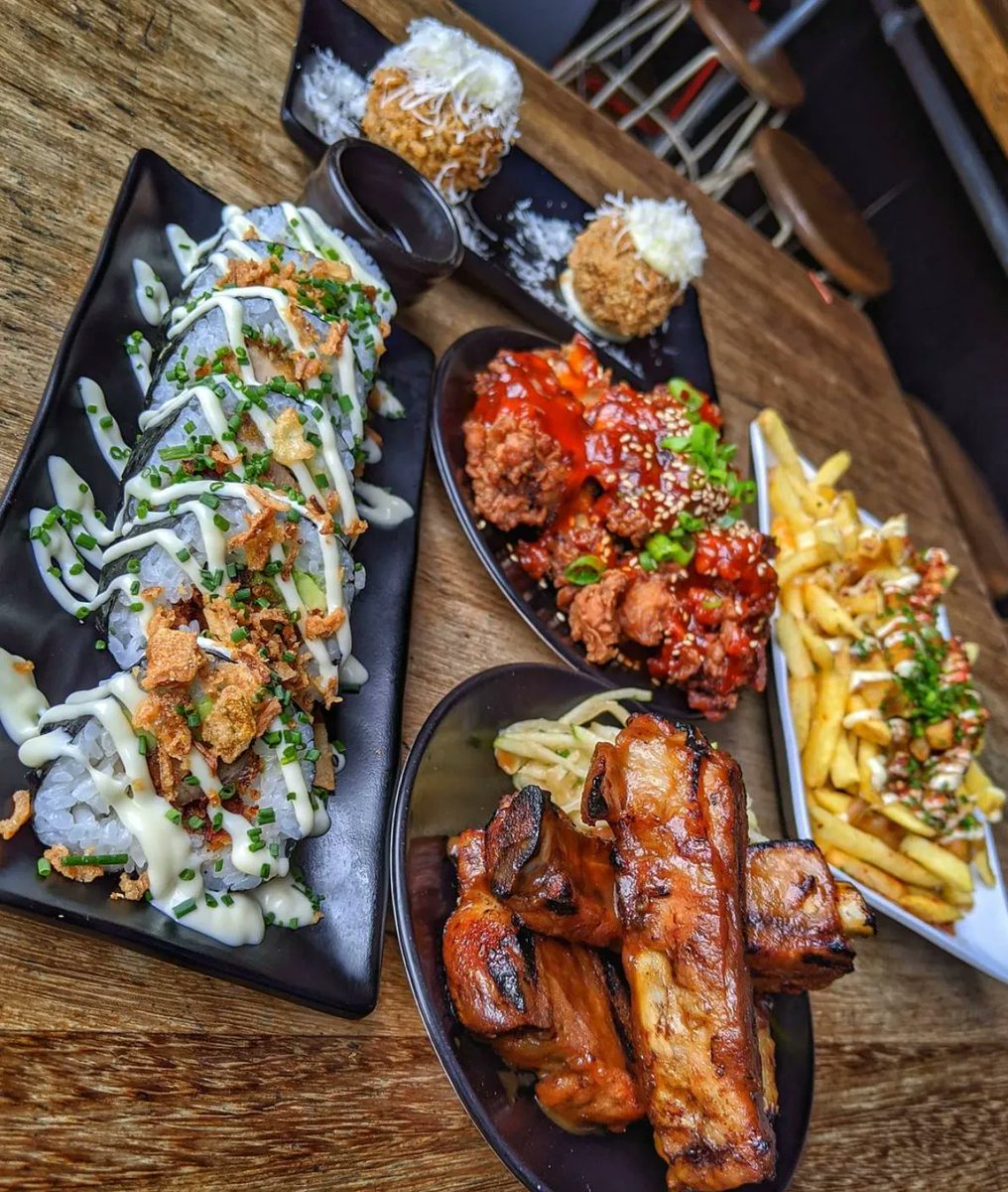 Switch things up this festive season and celebrate with 7LG! 🎄🎄 

Offering delicious Asian-inspired small plates and sushi, alongside an expertly crafted cocktail menu and ice cold Asahi, It's perfect for groups looking for a truly alternative Christmas 🙌

📸 - <a href="/gr/">GR</a>.eat.food