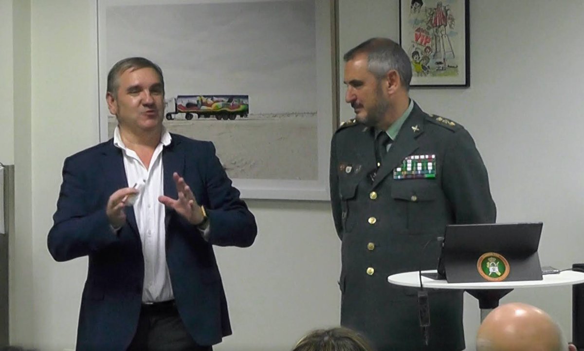 Esta semana tuvimos la suerte de contar con el Coronel Juan Salom Clotet, Jefe de la Unidad de Coordinación de Ciberseguridad de la Guardia Civil, y que nos contasen su visión. Buena exposición, clara, amena y cercana. Buena iniciativa de <a href="/Palibex/">palibex</a> y colaboración de Guardia Civil