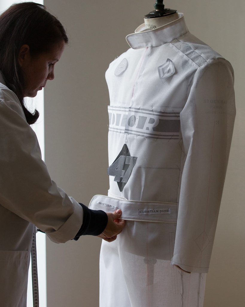 Dior's tweet photo. Explore the savoir-faire behind the jumpsuit skins created by Kim Jones for the @TheGranTurismo 7 universe featuring the emblematic #DiorOblique motif, 'CD Diamond' initials, and a '47' patch in reference to the launch of Monsieur Dior's New Look https://t.co/nLjVciAOET.
#DiorGT7 https://t.co/owu4YFTnsc